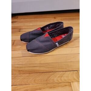 Toms Men’s Espadrille Canvas Audi Ash Gray Red Accent Shoes 7 M NEW SLIP ONS